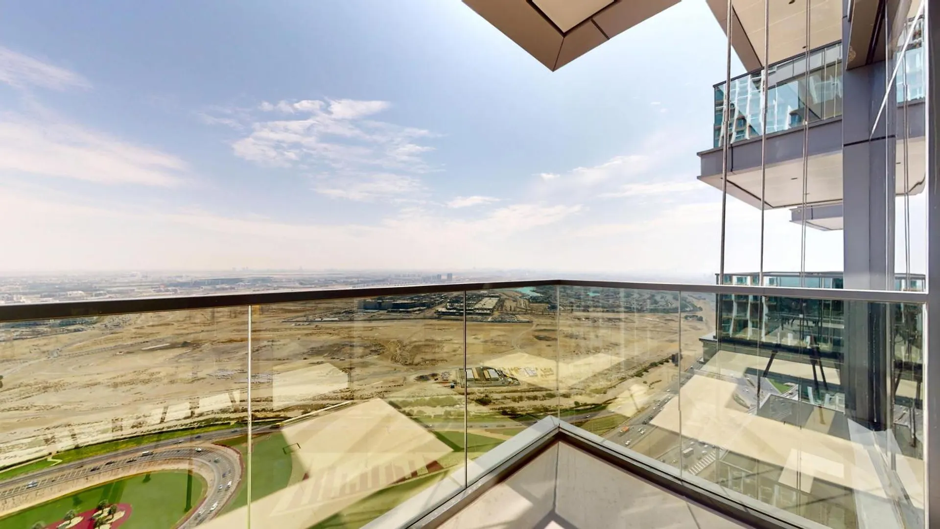 شقة Fam Living - Nobles Tower Retreat With Stunning Meydan Views دبي