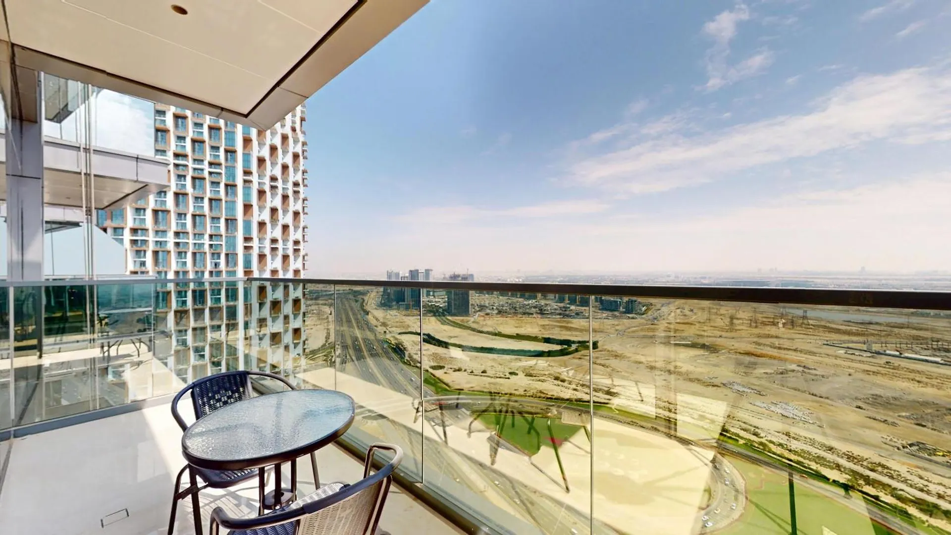 شقة Fam Living - Nobles Tower Retreat With Stunning Meydan Views دبي