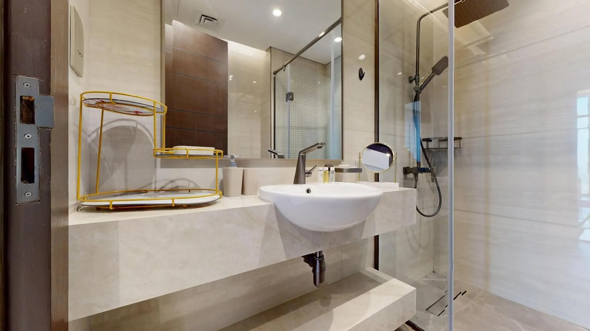 شقة Fam Living - Nobles Tower Retreat With Stunning Meydan Views دبي