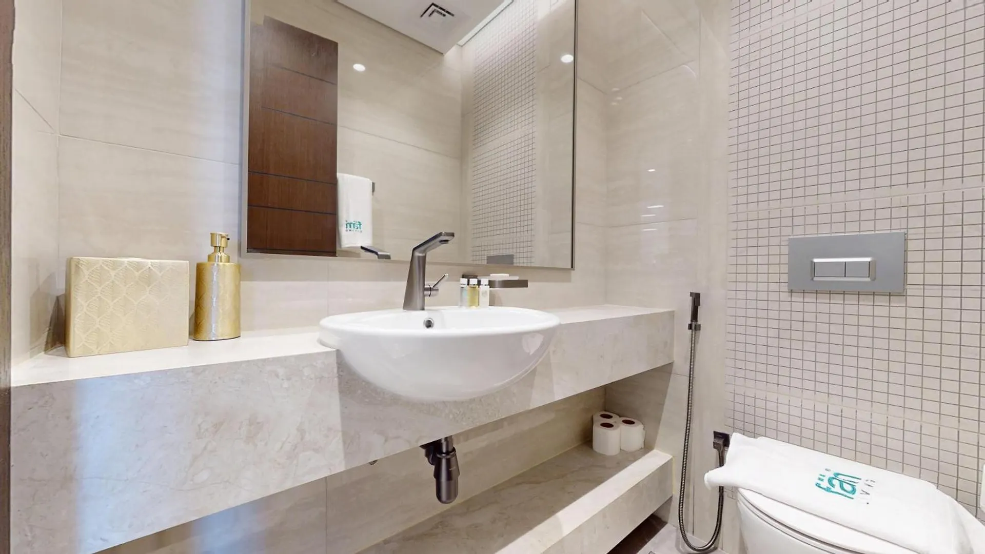 شقة Fam Living - Nobles Tower Retreat With Stunning Meydan Views دبي الإمارات العربية المتحدة